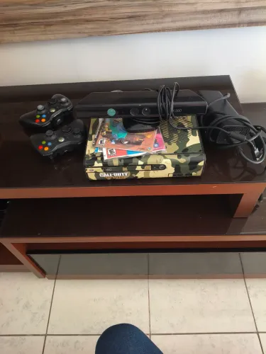 X-box 360 com aynet + 2 controles desbloqueado 