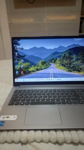 Notebook Lenovo IdeaPad 1 i3 12ª Geração | 8GB RAM | SSD 256GB | Menos de 1 Ano