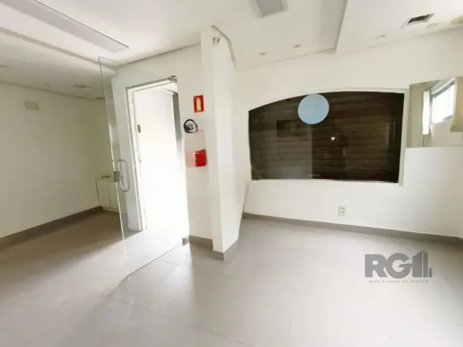 Ponto Comercial/Loja para Alugar, 30m² na Praia de Belas - Oportunidade!