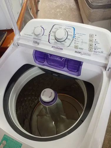 Vendo máquina de lavar semi nova