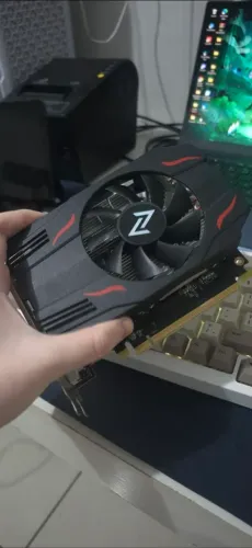 Placa de vídeo AMD Radeon RX 550 4GB - Neologics (Perfeito Estado)