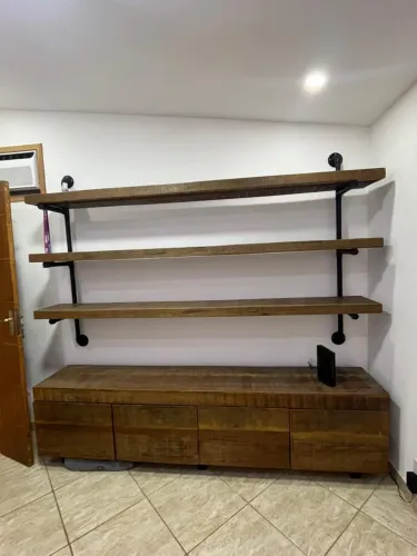 Estante suspensa com rack com gaveta