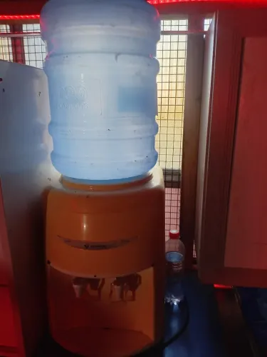 Bebedouro em ótimo estado