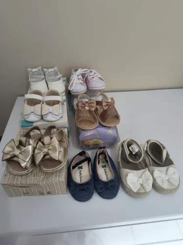 Lote com 7 pares de sapatinhos para bebê menina