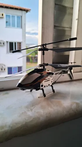 Helicóptero de controle remoto BRINK+