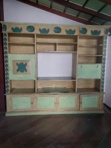 vendo estante antiga decada de 60, toda trabalahada , madeira de verdade.