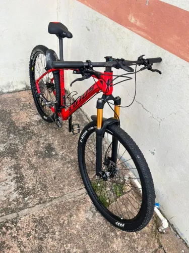 MTB Lotus Venus Aro 29 - Kit Shimano Deore + Upgrades (Tubeless e Cubos Tanke)