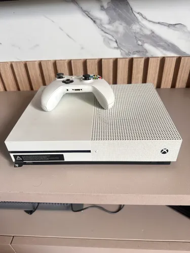Xbox One S + Controle Original (Com Defeito)