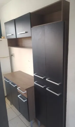 Armário de cozinha com balcão