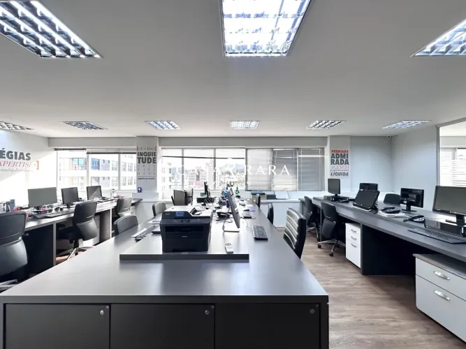 Sala comercial com 4 vagas - Itacorubi