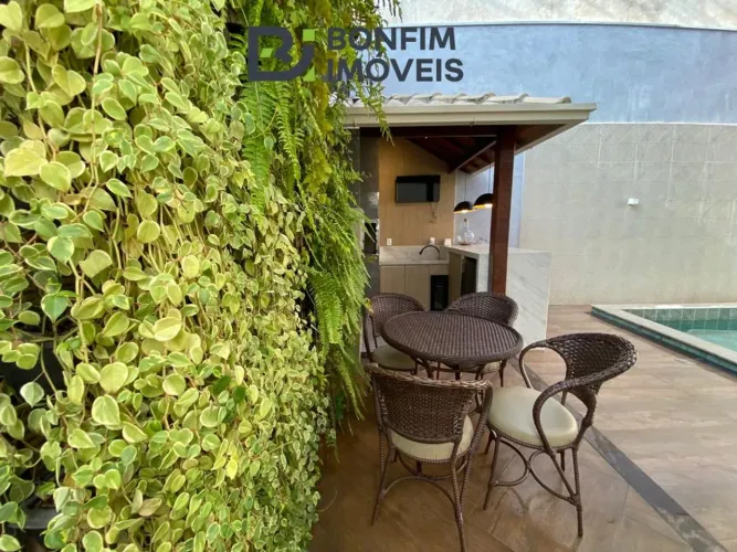 Casa ampla com área gourmet e piscina no Via Bretas!