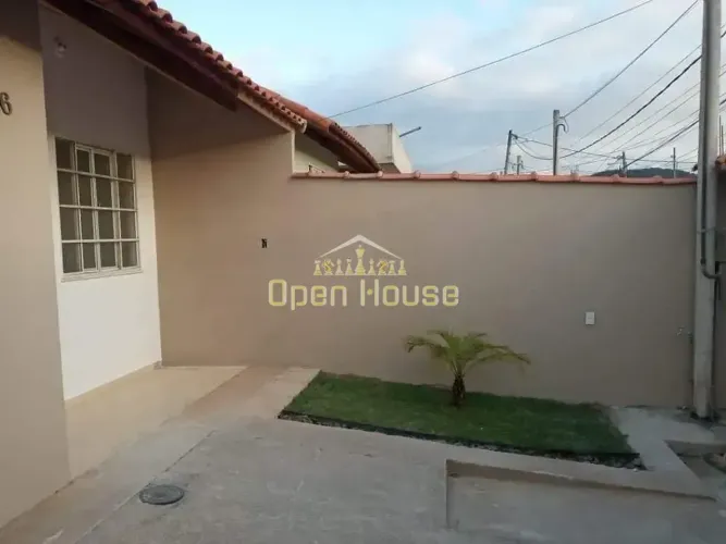 Casa à Venda em Piraí-RJ com 2 Quartos, Área Externa e Garagem no Varjão