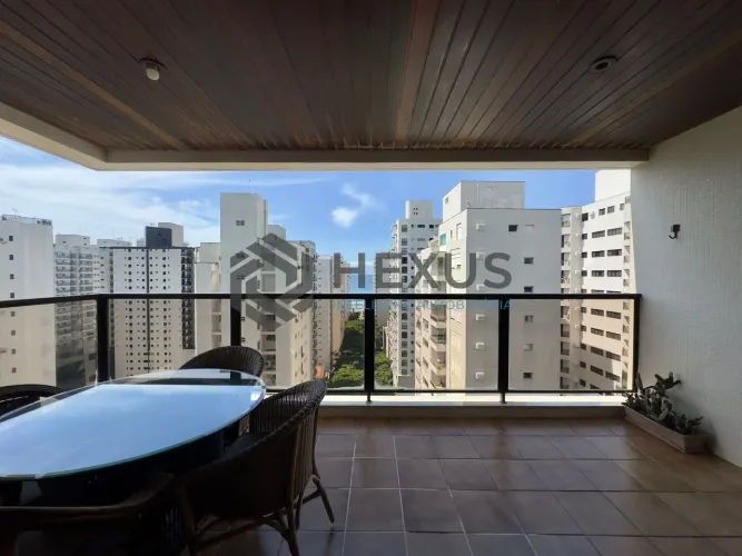 Apartamento com varanda vista mar e lazer a 2 quadras da praia na região da Vila Maia