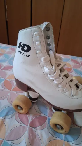 Patins da marca HD. HONDAR