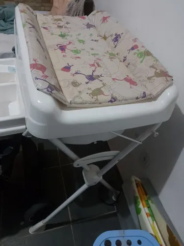 Banheira de bebê com trocador