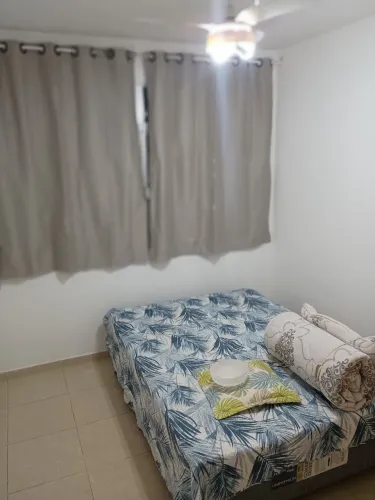 Alugo apartamento anual centro de Guarapari sem garagem.