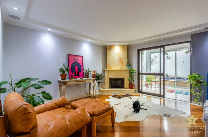 Casa no condomínio Tamboré 4