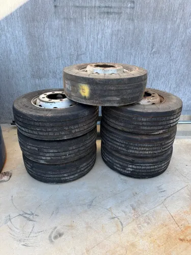 Roda 8 furos Mercedes
