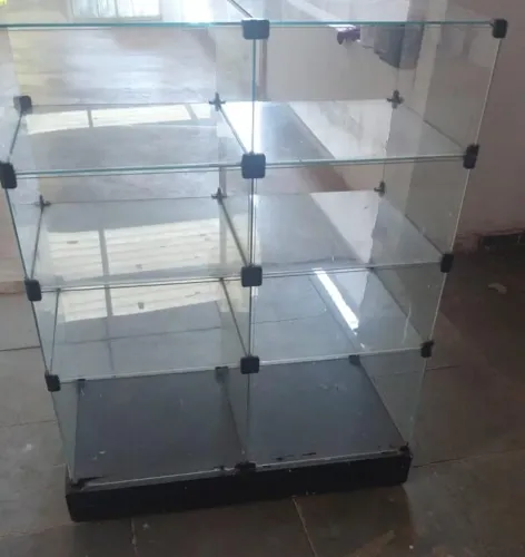 Vendo Balcão de vidro