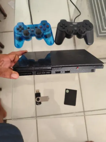 Play Station 2 com dois controles novos