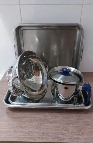 Kit de assadeiras,escorredor e leiteira em inox.