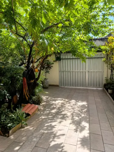 Quarto mobiliado em casa confortável
