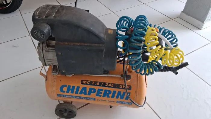 Compressor de ar e Kit de acessórios. 