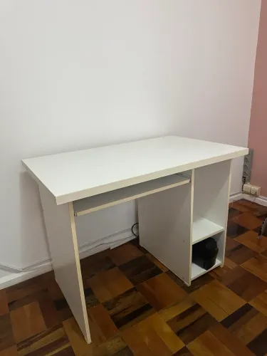 Mesa para Computador Branca com Bandeja para Teclado