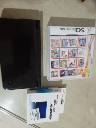 Nintendo DSi XL (japoneis) + R4 + carregador (detalhe tela inferior)