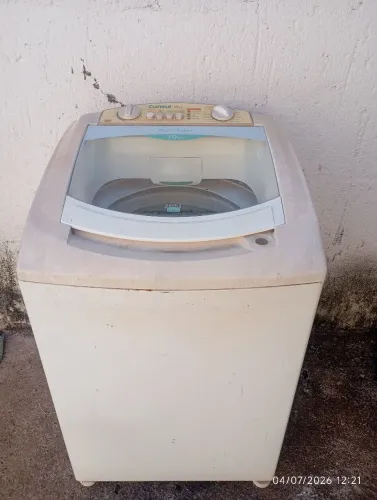 Vendo máquina 10kg 110v usada não tem defeito, está funcionando perfeitamente