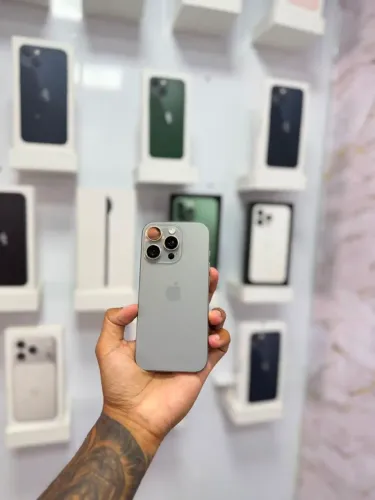 IPHONE 16 PRO 128GB<br>R$ 3.499<br>PIXEL NA TELA