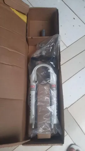 Suspensão rock shox