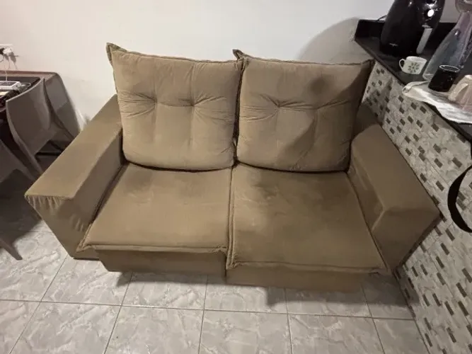 Sofá retrátil e encosto reclinável 2 lugares