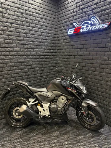 HONDA/ CB TWISTER 300cc 2025