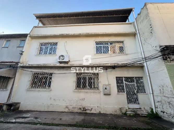 Casa Triplex com Terraço e Suíte em Vila Residencial em Madureira! RO01X