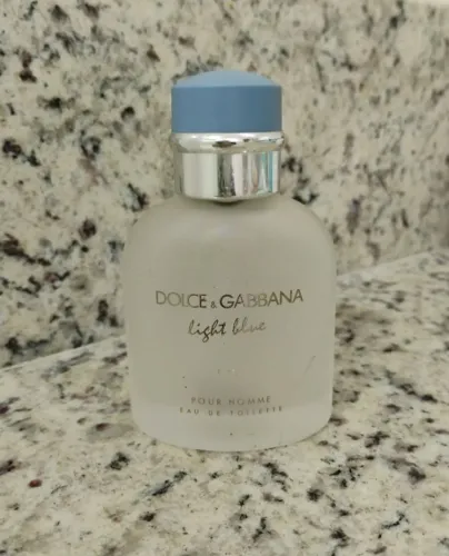 Frasco de Perfume Dolce & Gabbana Light Blue Pour Homme EDT