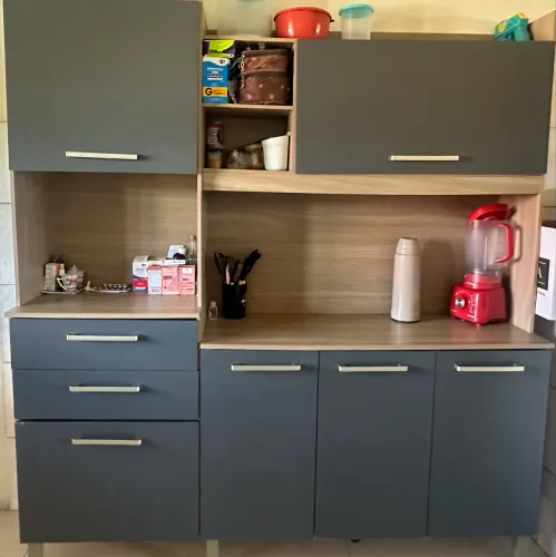 Vendo armário semi novo 450,00
