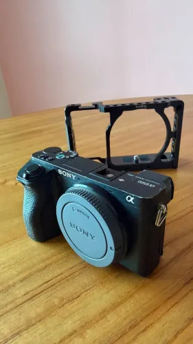 Sony a6500 + Cage SmallRig + Baterias + Cartão de Memória 64gb
