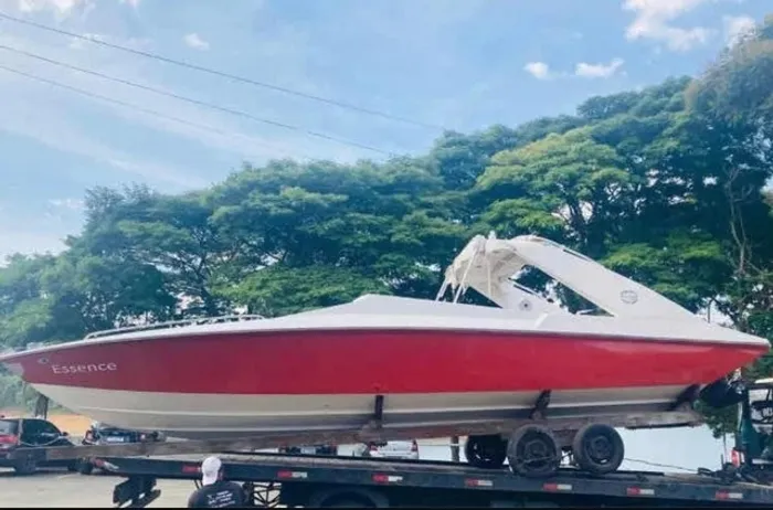 Lancha Magnun 29pes, ano 2014, Motor Mercury 225HP ProXS, 11 lugares