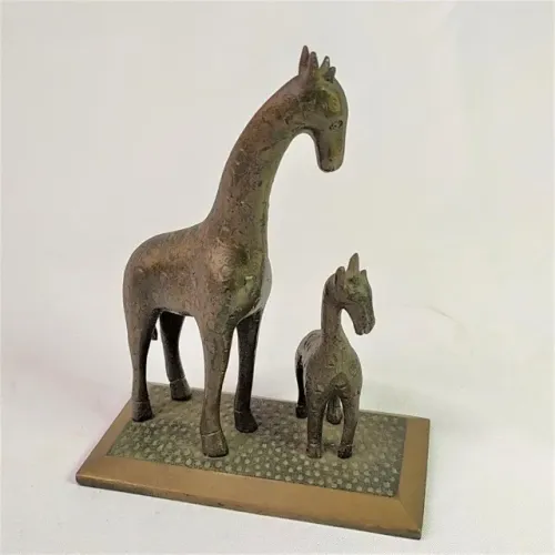 Militaria - Antigos Mascotes do Clube dos Girafas, com as figuras de duas Girafas. 