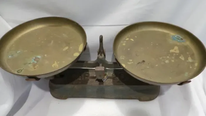 Balança antiga de ferro de 5 kg anos 60 com placa de aferição do imetro da época