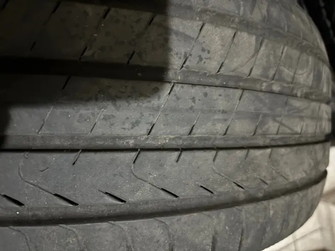 Pneu 215/60/17 Pirelli Scorpion semi novo90% de borracha valor unitário 