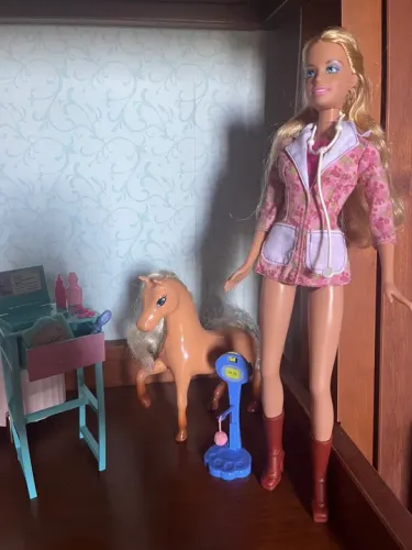 Barbie antiga veterinária