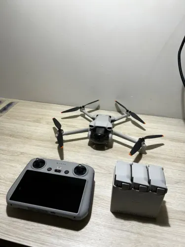 Drone DJI Mini 3 Fly More Combo + Controle com Tela (DJI RC) - Impecável
