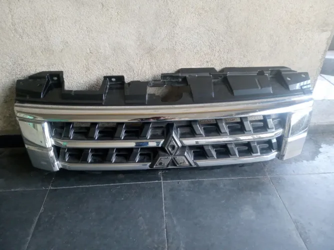 Grade Mitsubishi Pajero Full 2019 