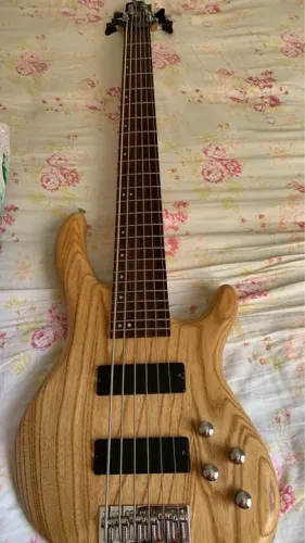 Baixo Cort Action DLX 6 Cordas