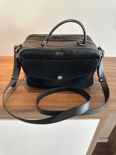 Bolsa em couro Arezzo toda em couro