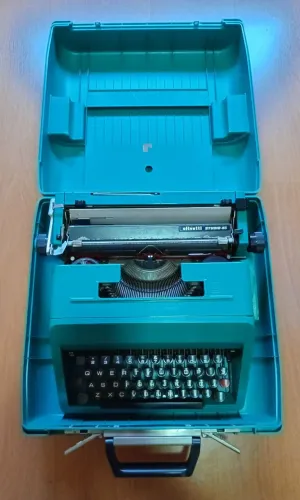 Máquina De Escrever Olivetti Studio 45