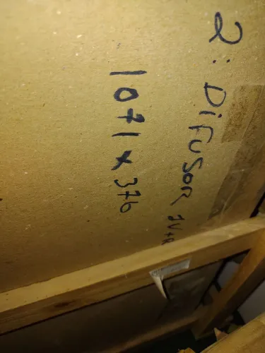 Difusor para dutos de ar, são 2u, com 1,071m x 0,376m, lacrado, na embalagem.