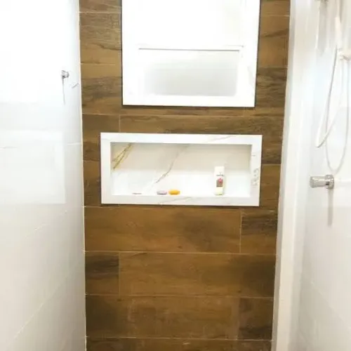 Nicho de porcelanato calacata 